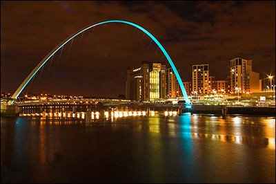 Jambatan Gateshead Millennium, England